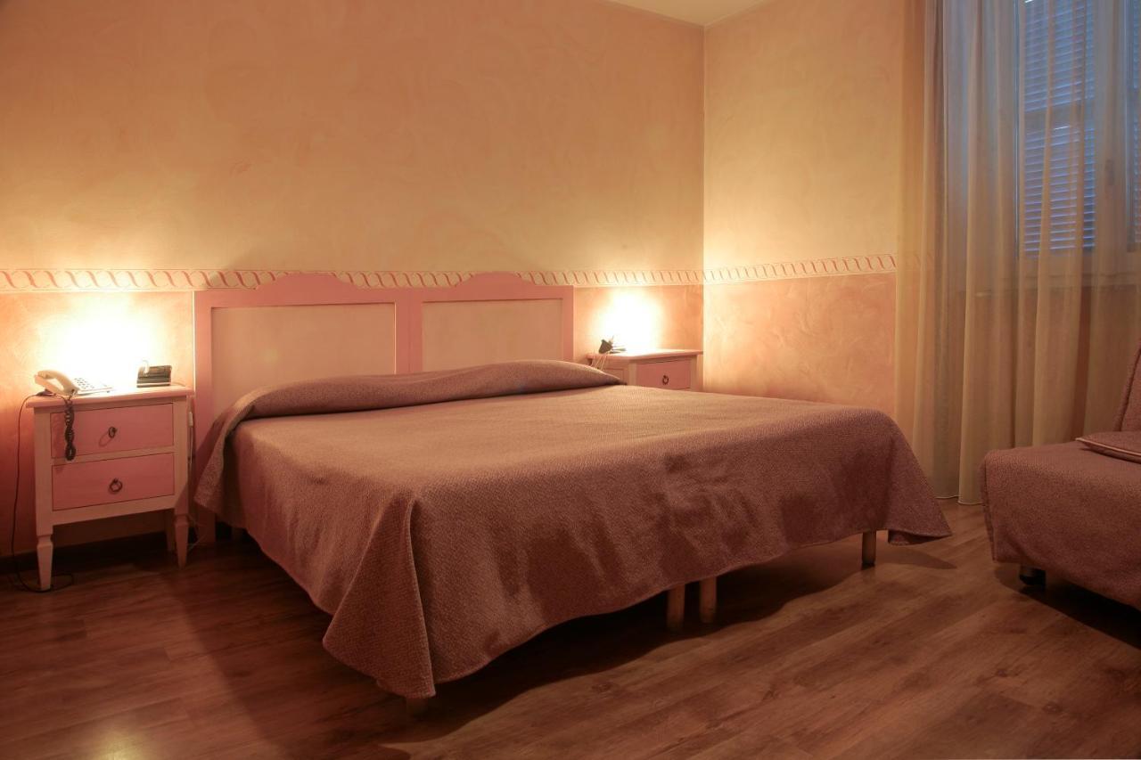 Hotel Risi Colico Szoba fotó