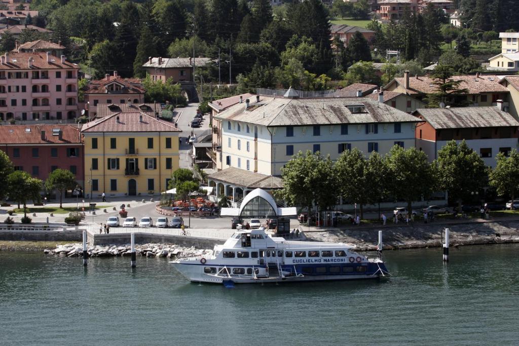 Hotel Risi Colico Kültér fotó