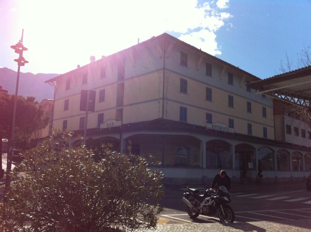 Hotel Risi Colico Kültér fotó